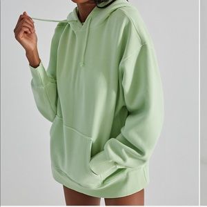 aritzia boyfriend hoodie